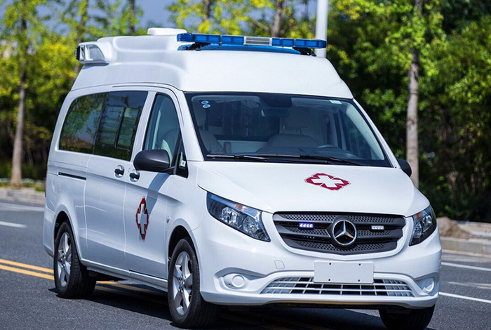奔馳監(jiān)護(hù)車(chē)